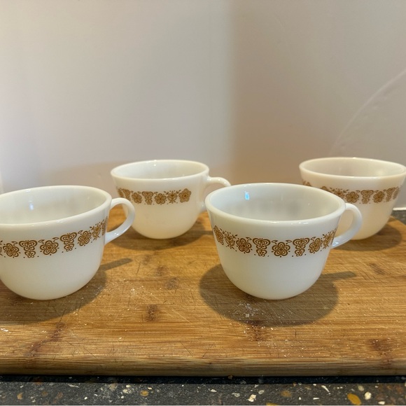 Vintage Pyrex Coffee Mugs – Set of 4 – Brown Floral Band – 1970s - Picture 2 of 4